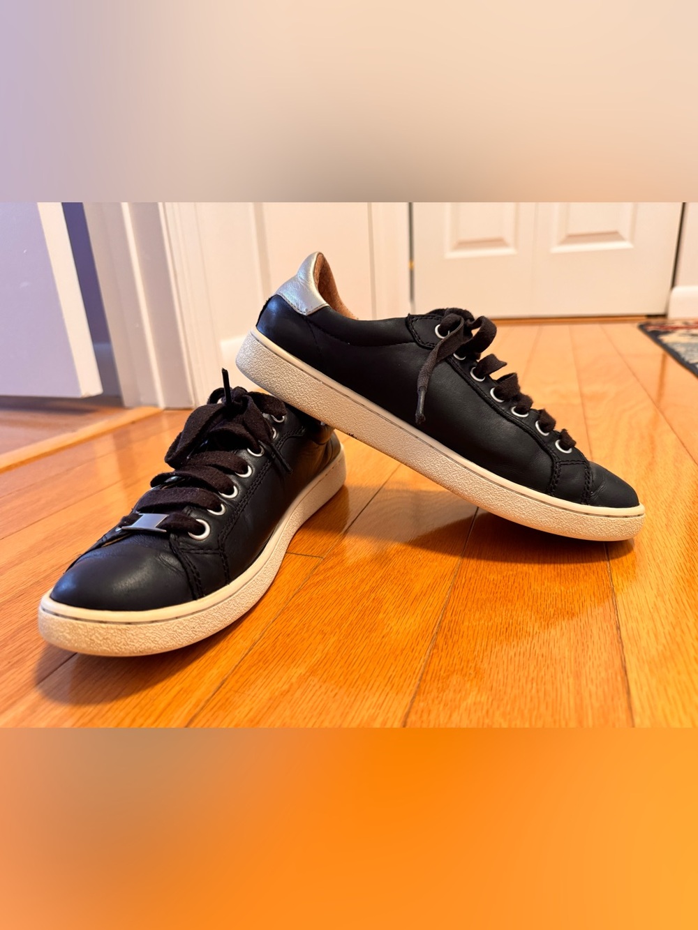 UGG- Black Low-Top Leather Sneakers with White Sole